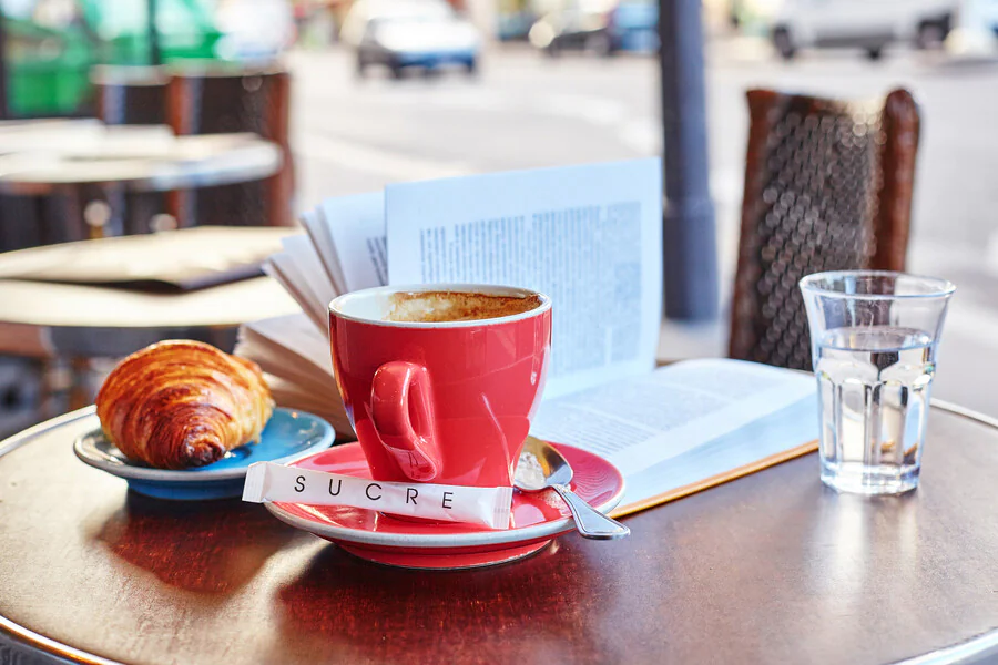 Pourquoi le café parisien est-il une expérience incontournable ?