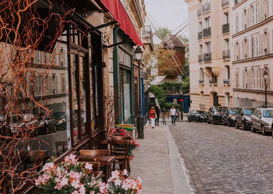 Comment profiter pleinement d'une balade dans le quartier de Montmartre ?