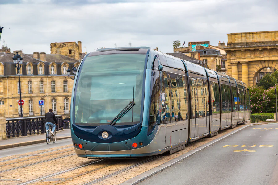 Quels bénéfices offre le pass senior pour les transports à Paris ?