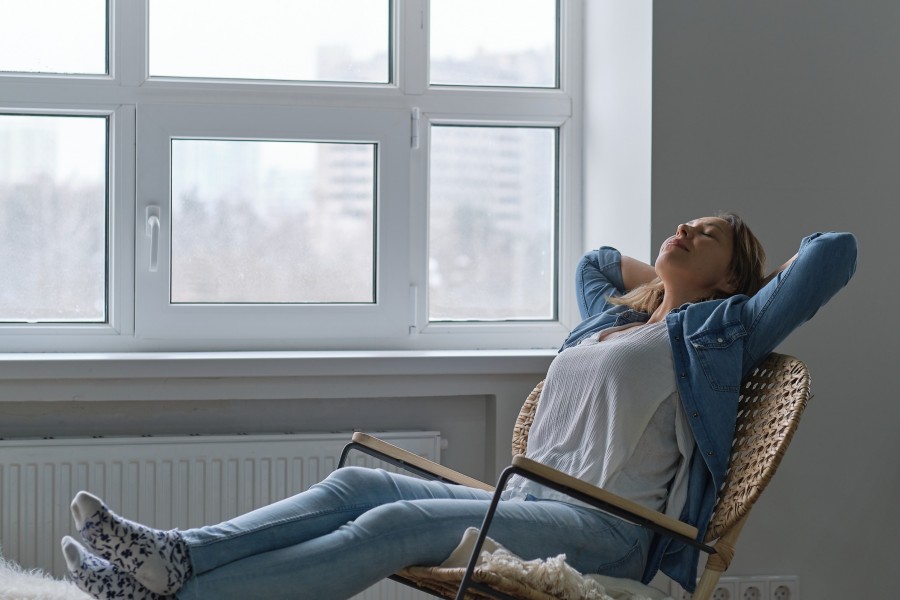 Quelle est l'importance de l'isolation phonique des fenêtres dans un logement parisien ?