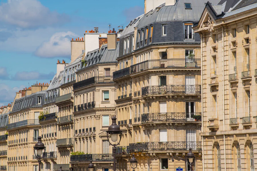 Quelle est l'importance de la servitude de cour commune à Paris ?